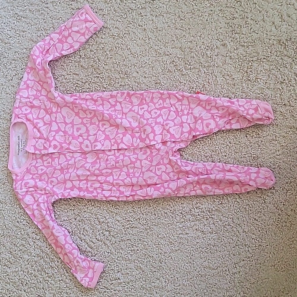 EUC Magnetic me sleeper, pink hearts